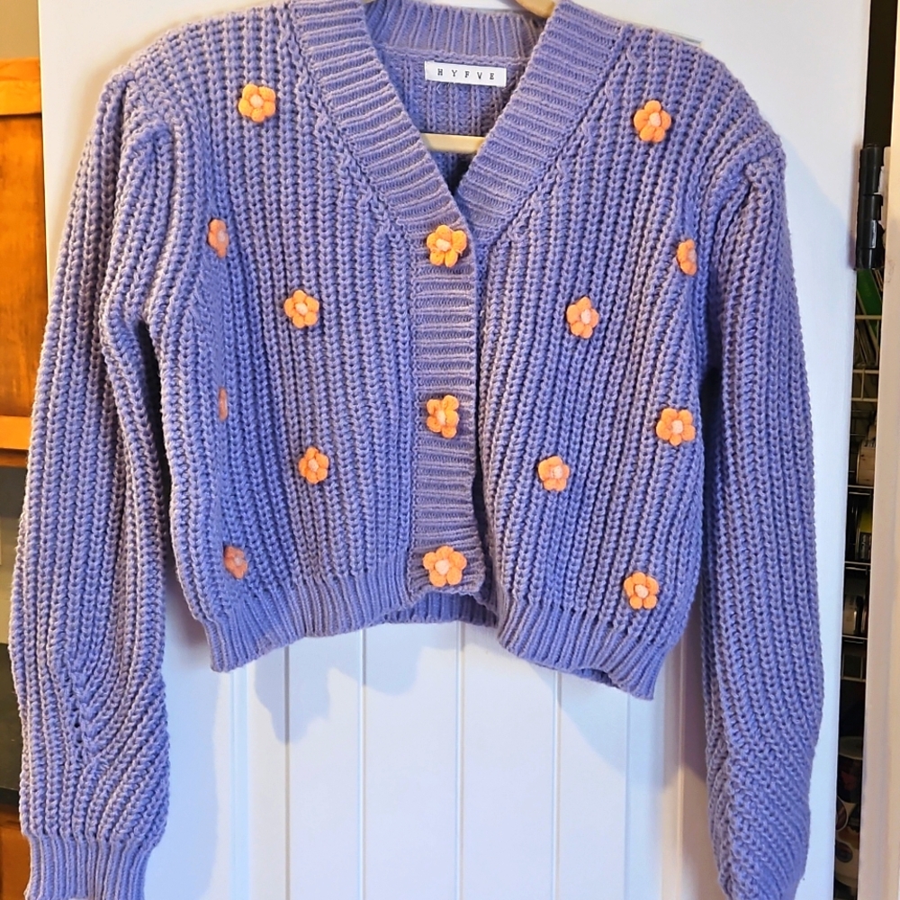 Chunky lavender cropped cardigan with 3D floral buttons/appliques